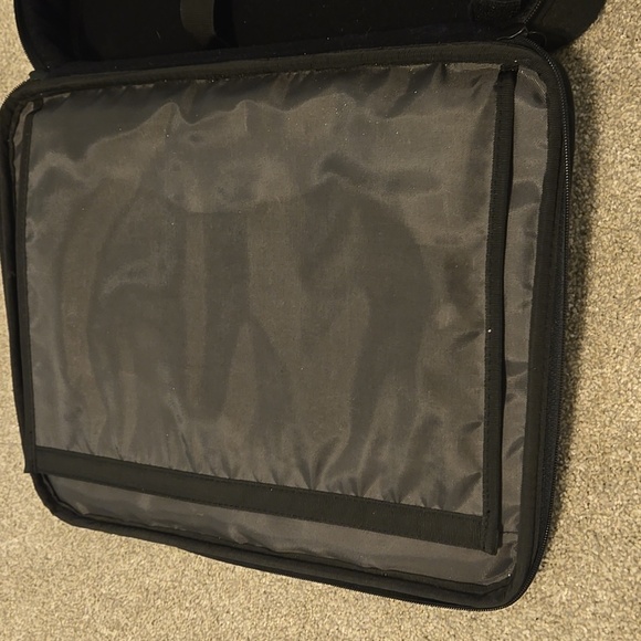 Vintage Black Kensington Laptop Bag with Apple Logo - Picture 11 of 14